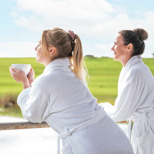 Durchatmen bei Wellness in grüner Allgäuer Natur.