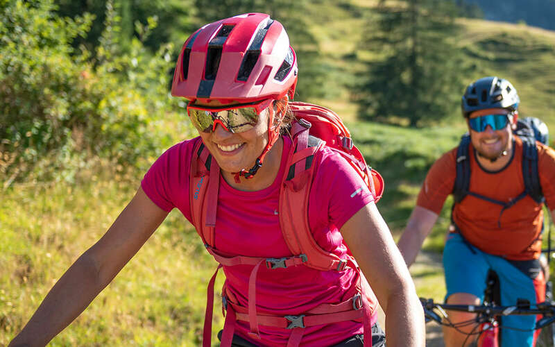 Oberstaufen und die Allgäuer Berge sind vielfältig und für das Radfahren besonders erlebnisreich. In Oberstaufen gelangt man mit dem Rad und E-Bike in die Natur und genießt Ausblicke und die Weite des Panoramas der Nagelfluhkette auf den Touren.