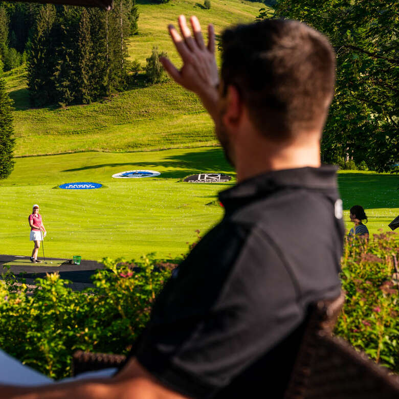 Genieße mit Deinen Liebsten eine Runde Golf auf dem Golfclub in Oberstaufen.