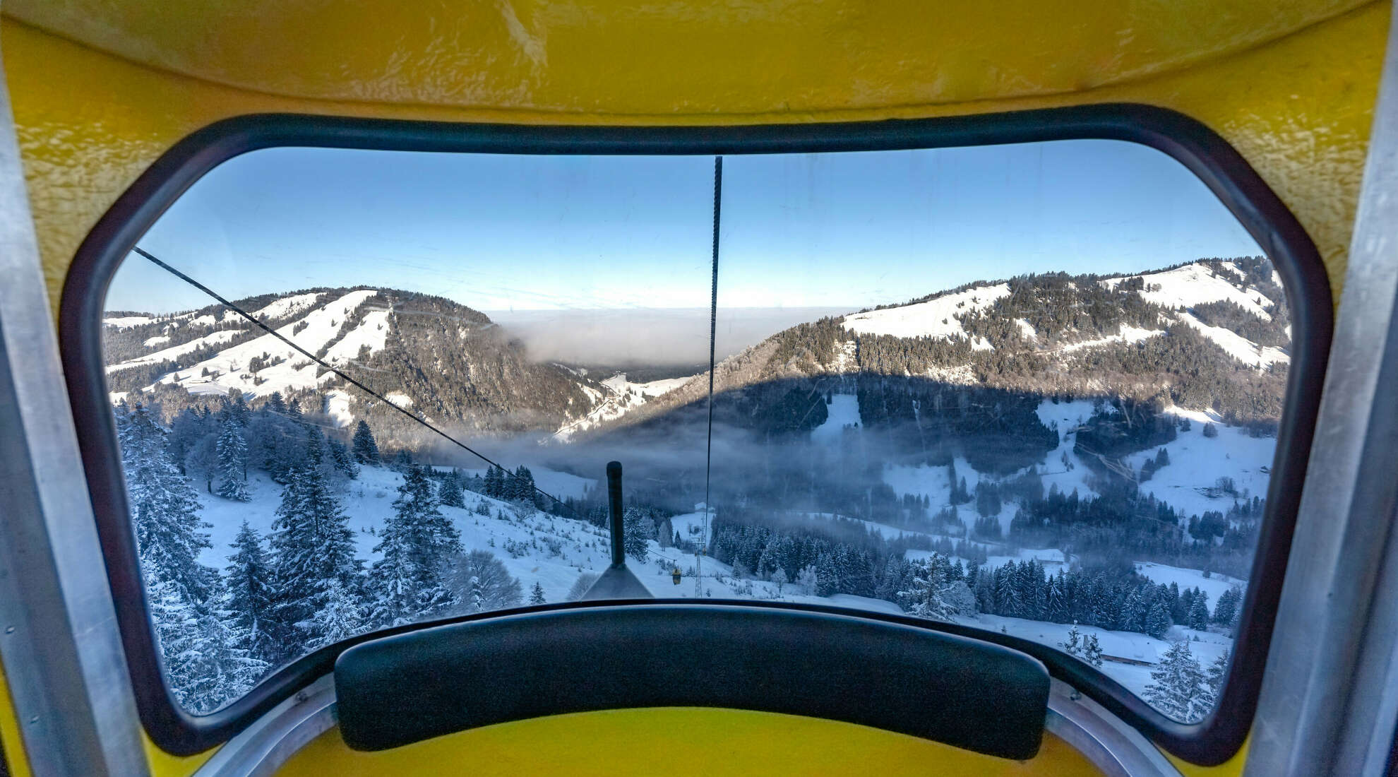 Ausblick aus der Gondel der Hochgratbahn im Winter