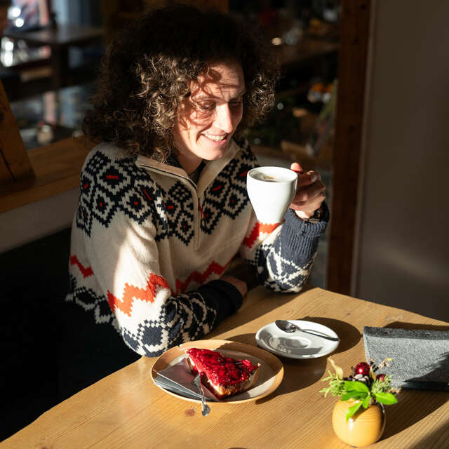 Bei einer gemütlichen Tasse Kaffee einen entspannten Tag in Oberstaufen genießen