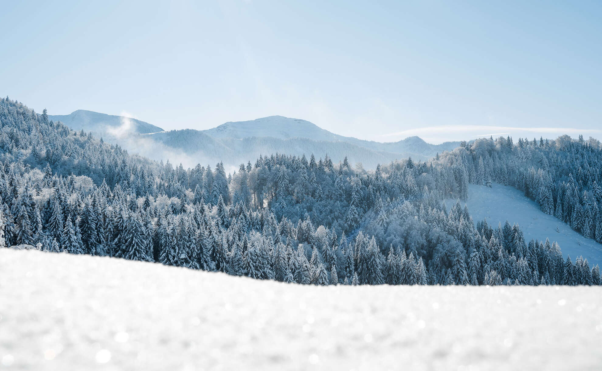 Verschneite Landschaft im Winter von Oberstaufen mit Ausblick auf den Hochgrat