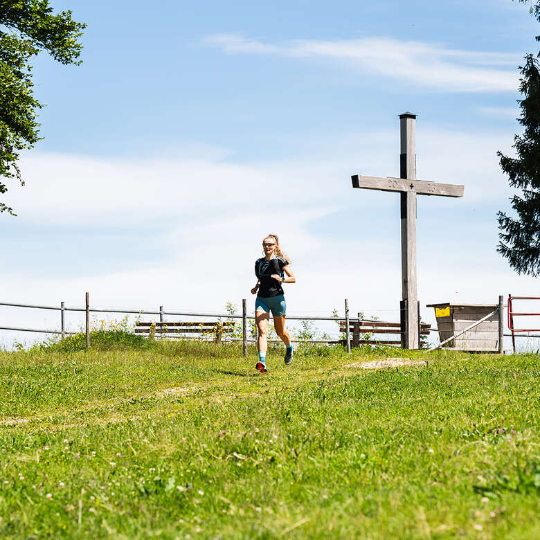 Gipfelglück beim Trailrunning im Alpgebiet Imberg bei Oberstaufen.