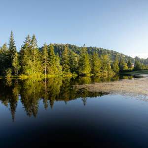 Hörmoos See in den Bergen von Steibis im Spätsommer.