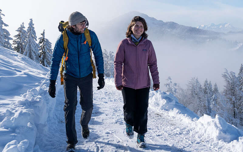 Winterwandern am Hündle mit Ausblick auf die Allgäuer Alpen bei Oberstaufen