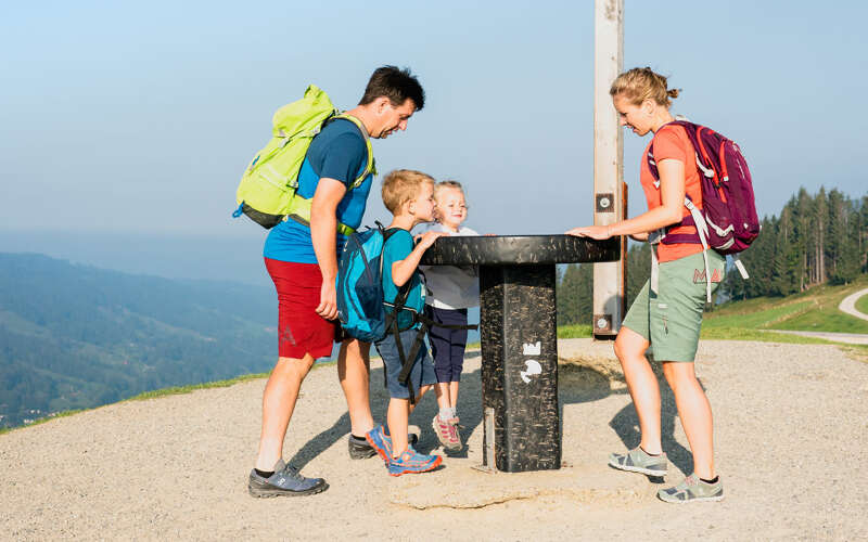 Wandern mit der Familie am Hündle