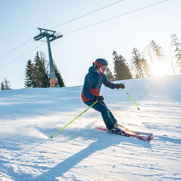 Familienabfahrt im Skigebiet Hündle-Thalkirchdorf in Oberstaufen-Allgäu