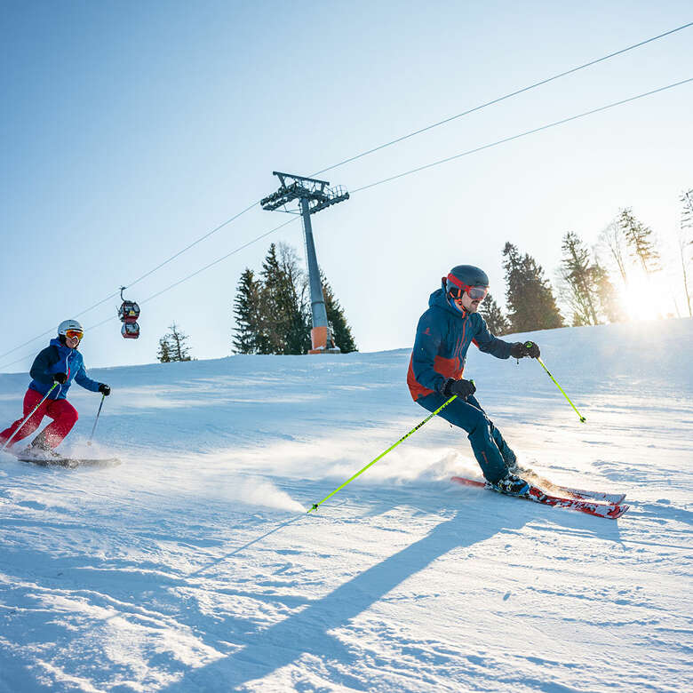 Familienabfahrt im Skigebiet Hündle-Thalkirchdorf in Oberstaufen-Allgäu