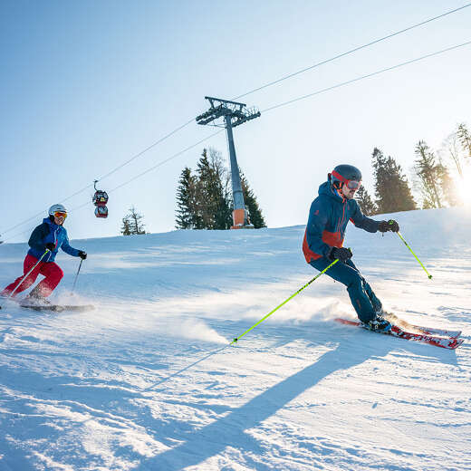 Familienabfahrt im Skigebiet Hündle-Thalkirchdorf in Oberstaufen-Allgäu