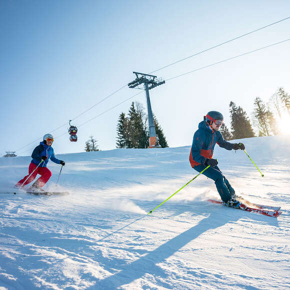 Familienabfahrt im Skigebiet Hündle-Thalkirchdorf in Oberstaufen-Allgäu