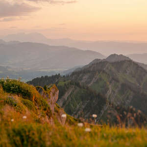 Sonnenuntergang auf dem Hochgrat mit Blick Richtung Hochhäderich und die Schweizer Berge