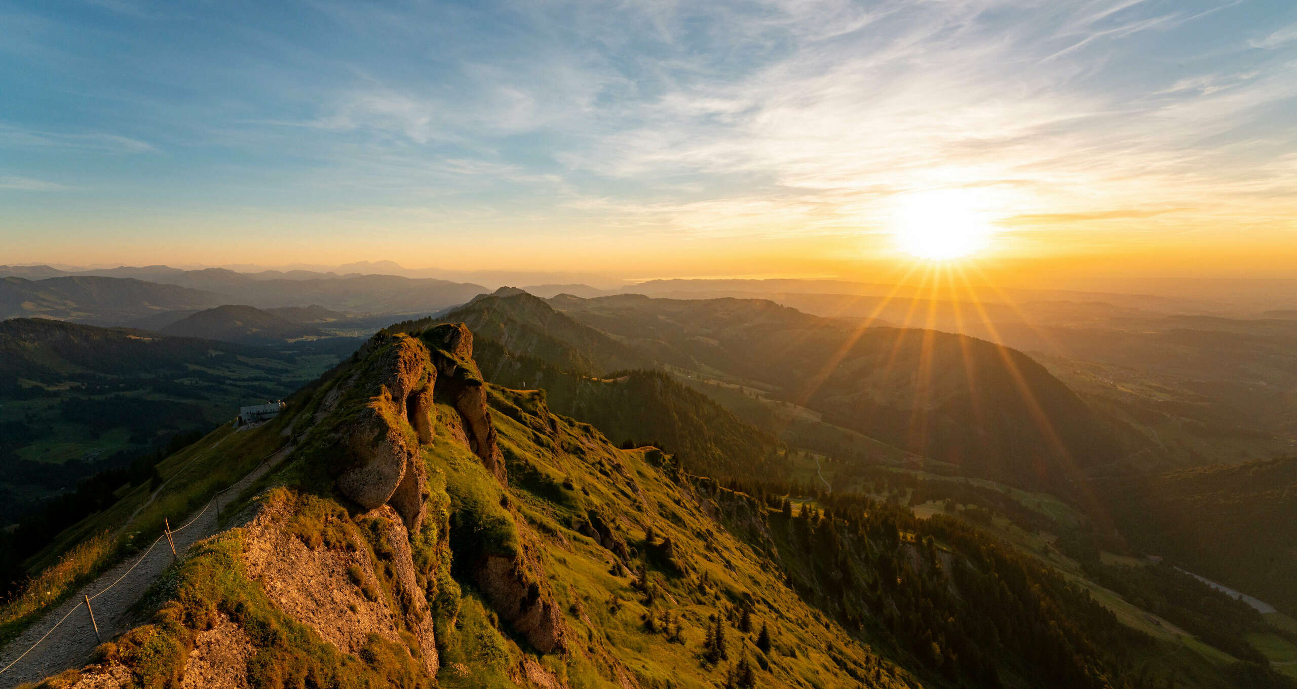 Sonnenuntergang auf der Nagelfluhkette in der Ferienregion Oberstaufen