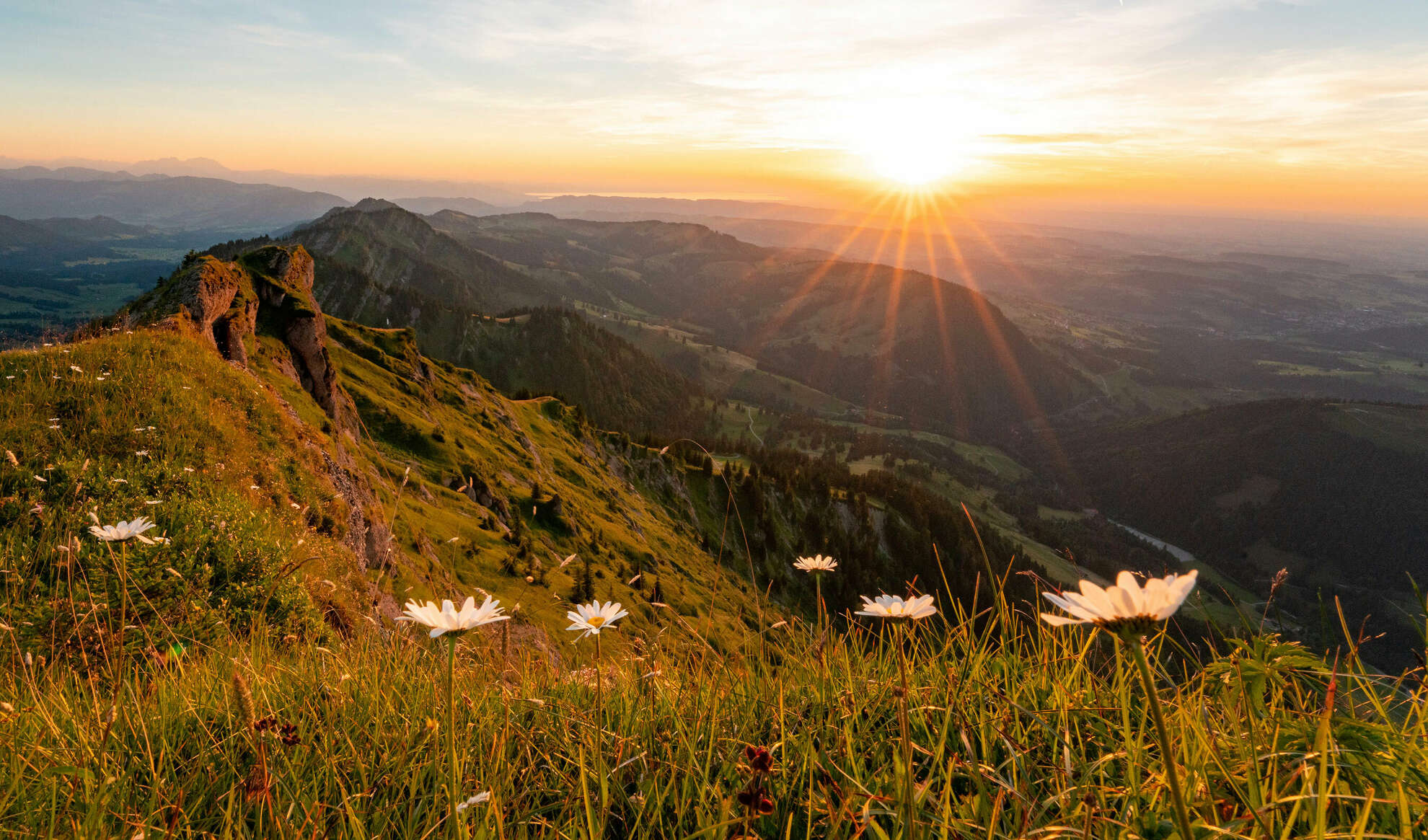 Sonnenuntergang an der Nagelfluhkette mit Blick auf Oberstaufen