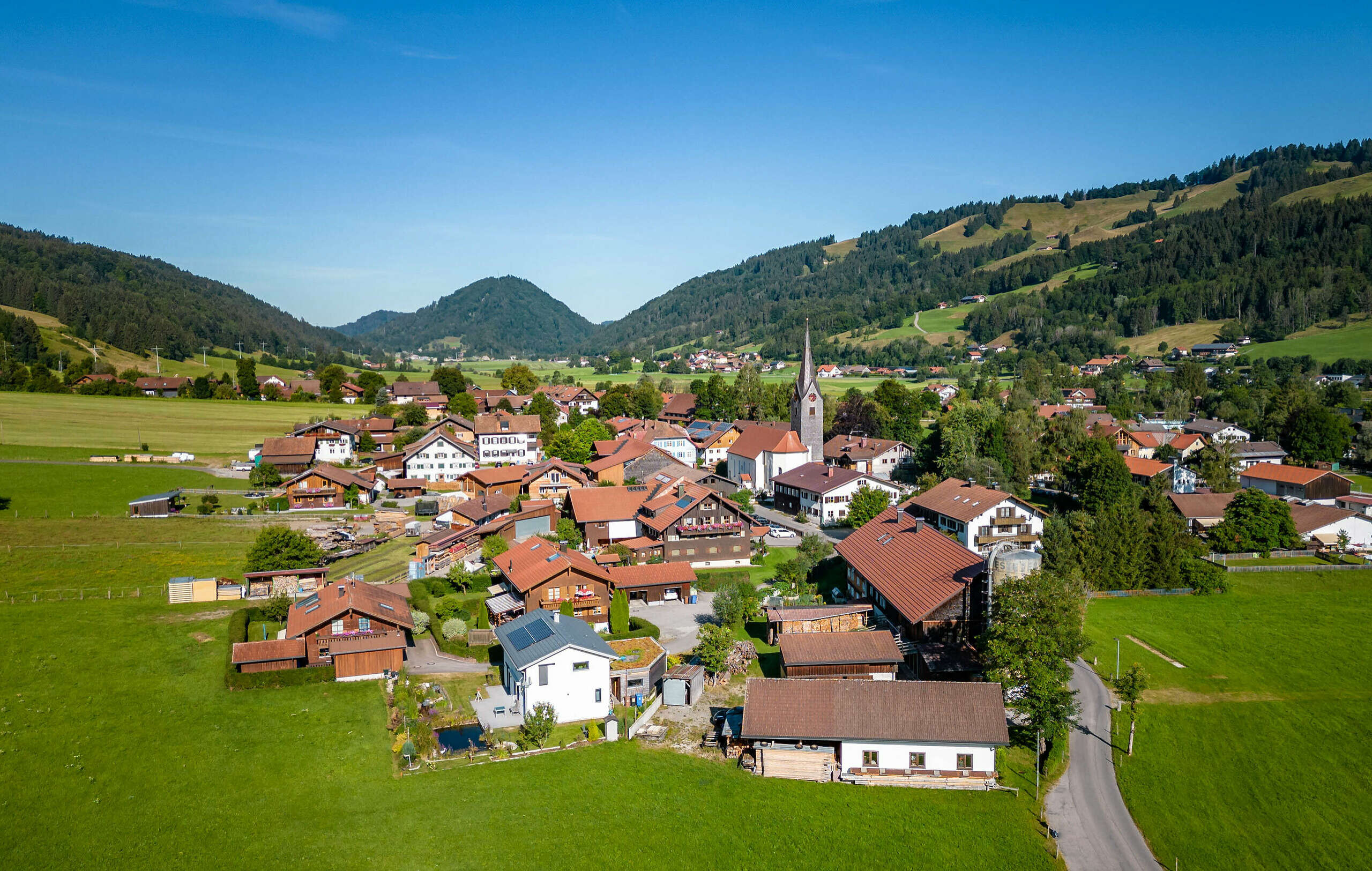 Wunderschöner Sommertag in Thalkirchdorf im Allgäu bei Oberstaufen.