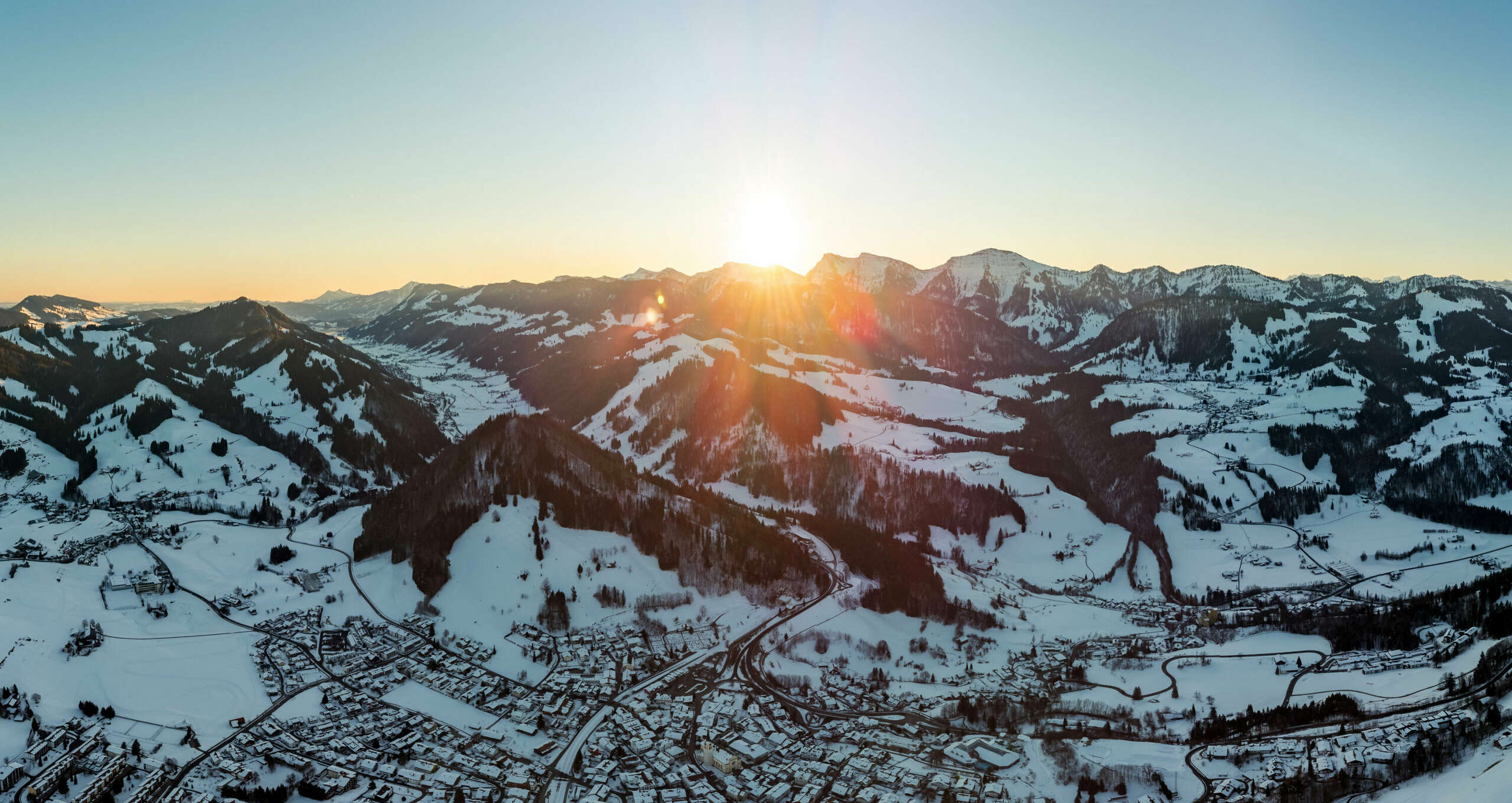 Luftaufnahme der Region Oberstaufen im Winter