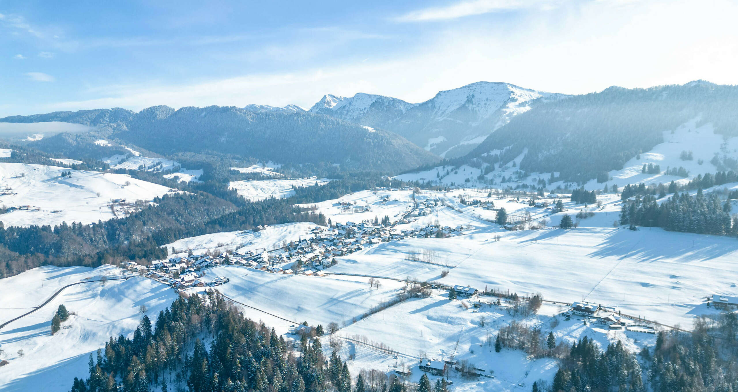 Luftaufnahme der Region Oberstaufen mit Steibis und der Nagelfluhkette