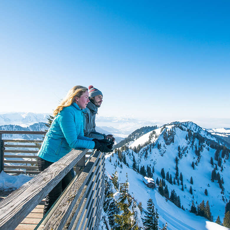 Ausblick von der Sonnenterrasse an der Hochgratbahn Bergstation.