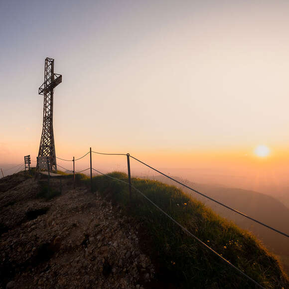 Auf dem Hochgratgipfel im Sonnenuntergang