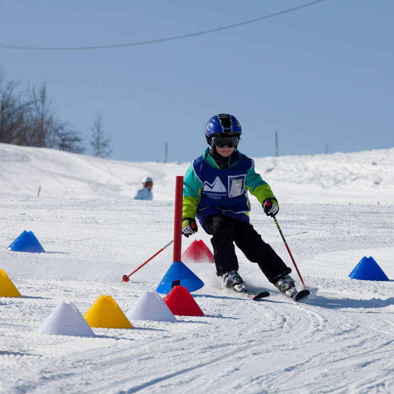 Kinderland mit Vielseitigkeitskurs im Skigebiet Sinswang