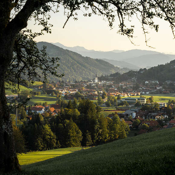 Ortsansicht von Oberstaufen im Spätsommer