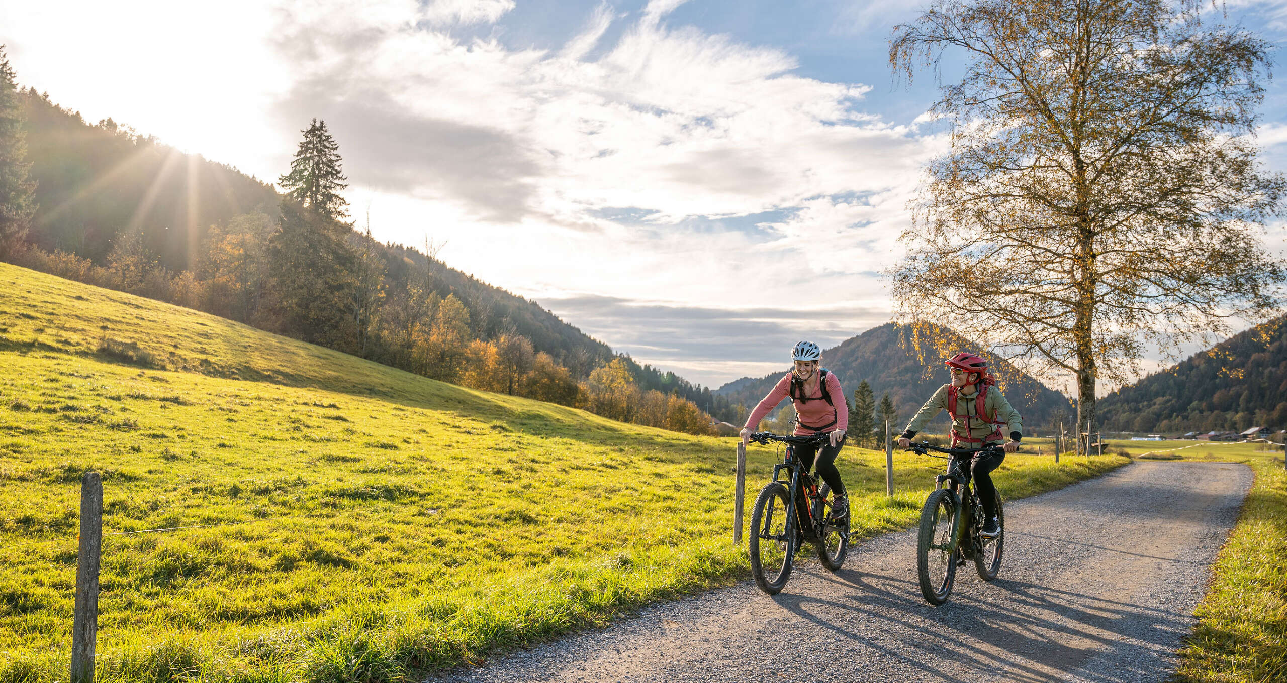 Radeln in der herbstlichen Natur zwischen Oberstaufen und Thalkirchdorf