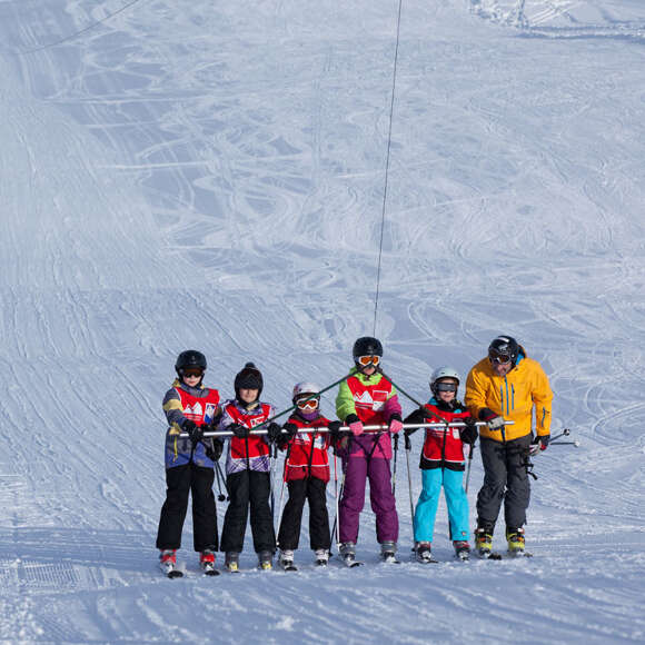 Raketenlift und Schlepplift mit den Pisten der Skilifte Sinswang