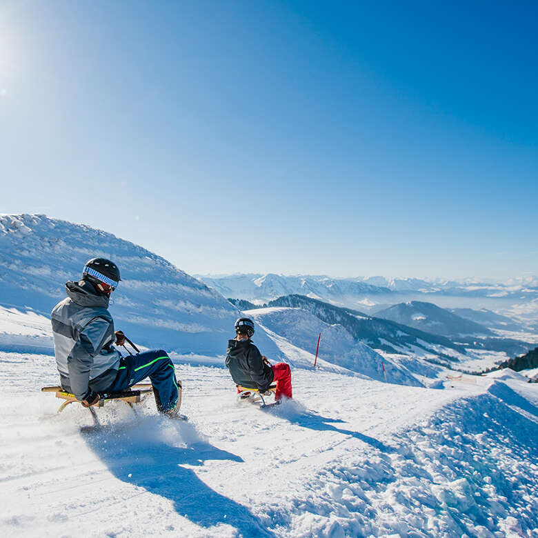 Schlittenfahren auf der Rodelbahn am Hochgrat.