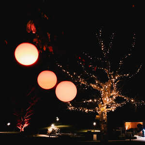 Beleuchtung zur Weihnachtszeit im Oberstaufen PARK bei Nacht