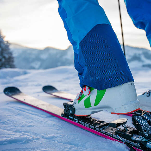 Skifahren im Skigebiet Steibis mit Bergpanorama