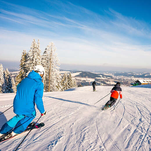 Skifahren in der Skiarena Steibis mit Weitblick auf Oberstaufen