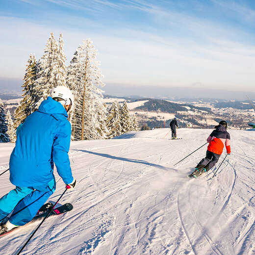 Skifahren in der Skiarena Steibis mit Weitblick auf Oberstaufen