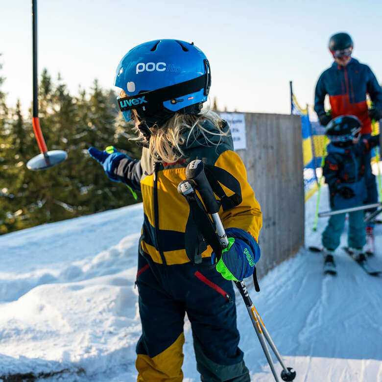 Skikurs am Tellerlift im Skigebiet Hündle-Thalkirchdorf in Oberstaufen-Allgäu