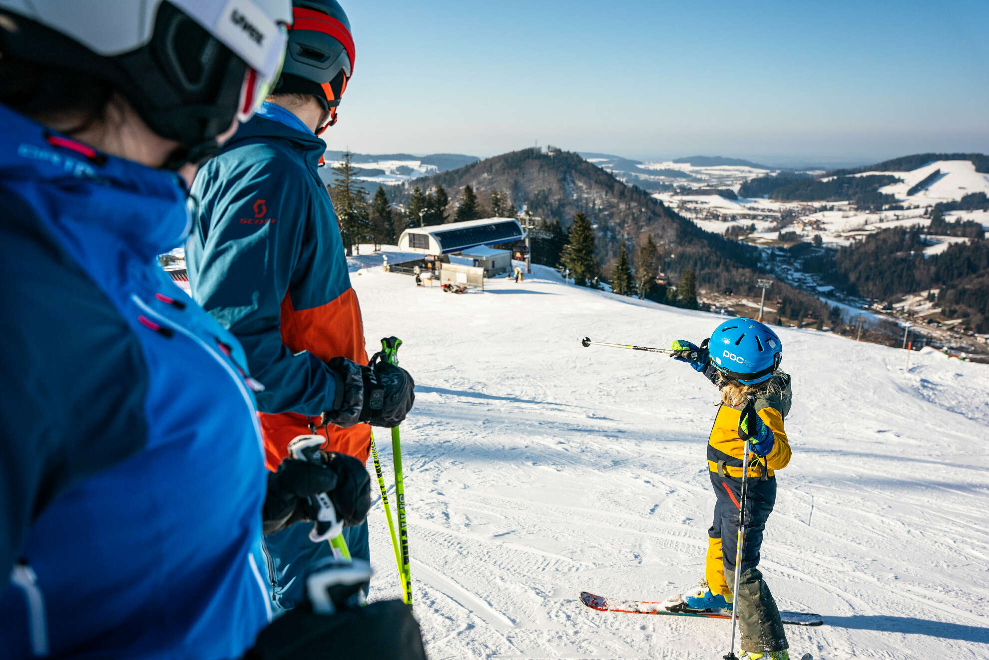 Skitag mit der ganzen Familie im Skigebiet Hündle-Thalkirchdorf in Oberstaufen-Allgäu