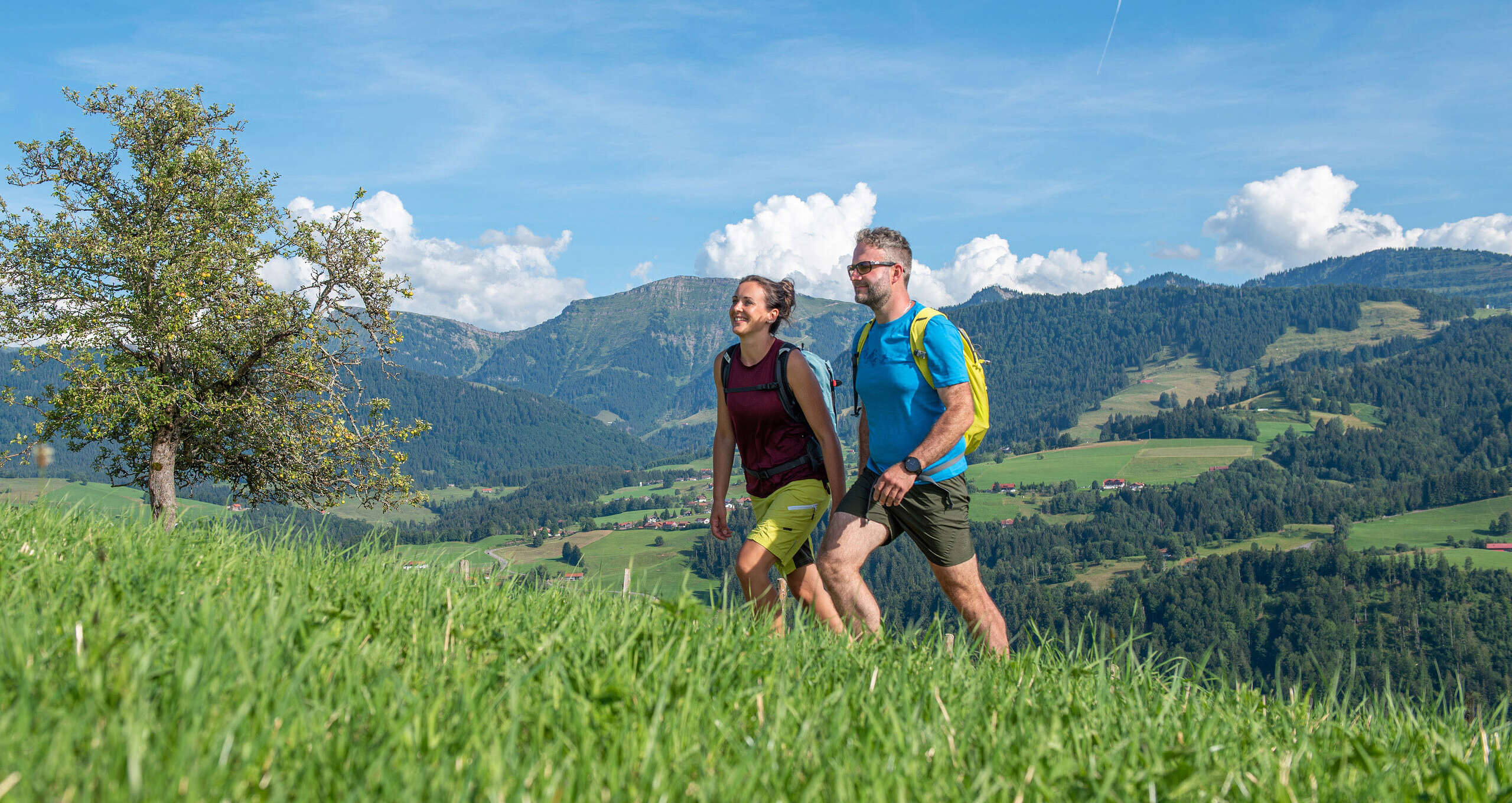 Wandern am Paradies mit Ausblick auf die Natur und Landschaft von Oberstaufen