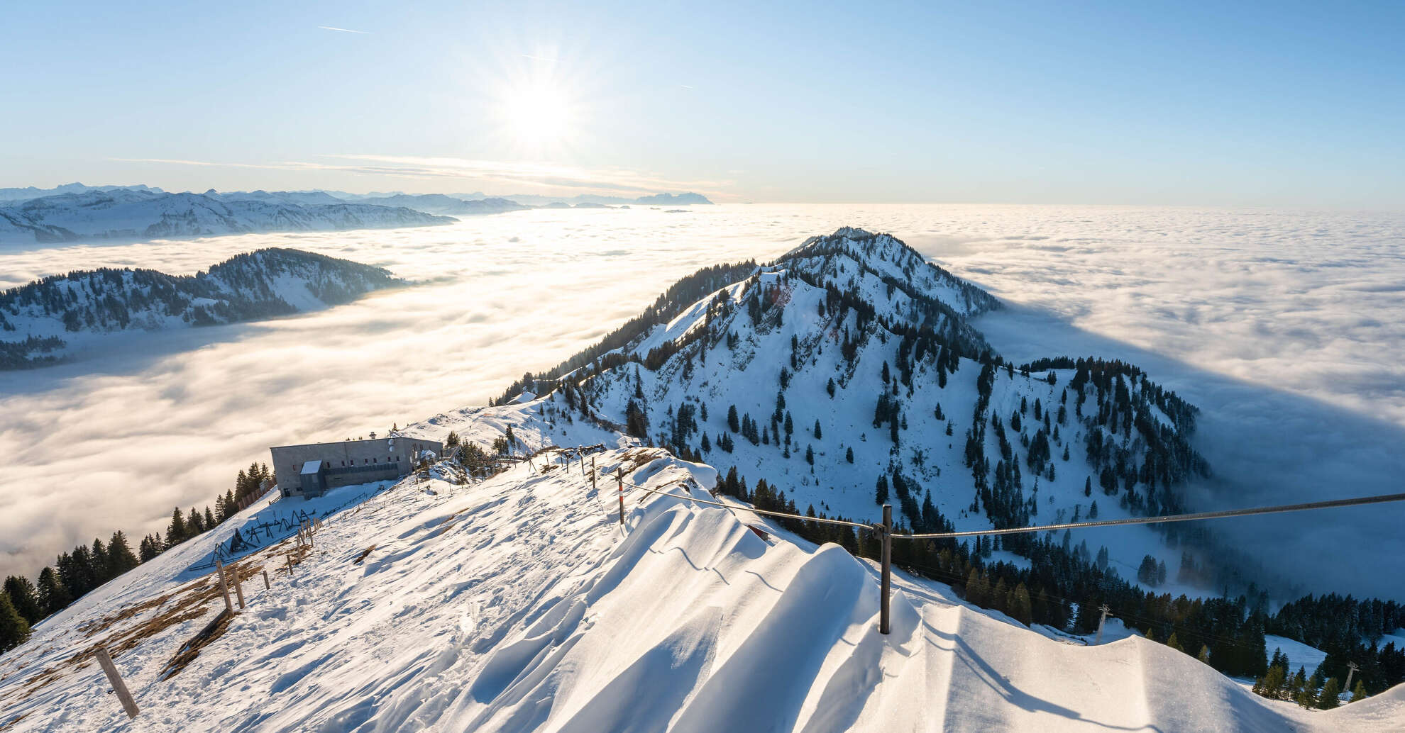 Wintersonne über dem Wolkenmeer auf der Nagelfluhkette