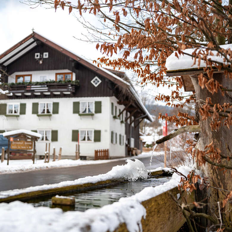 Verschneiter Ortskern von Thalkirchdorf