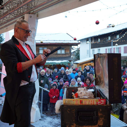 Zaubershow auf dem Marienplatz während des Oberstaufen Winterzaubers.